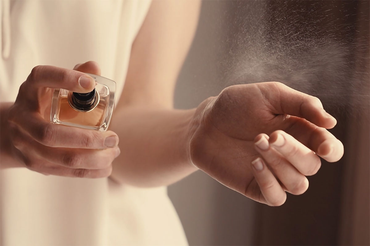 Su perfume actúa mejor cuando las zonas son específicas, nítidas y coherentes.